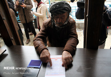 ادامه شمارش آراء در روستاها اخذ رای در شهرهای کردستان ادامه دارد