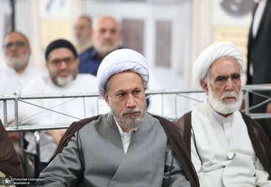 امام جمعه شیراز:امام راحل منت بزرگی بر سر همه بشریت دارد/ ایشان منشأ تحول در عالم بود