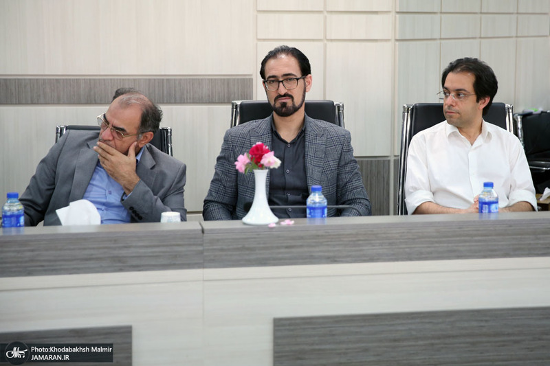 نشست صمیمانه اعضا هیات علمی پژوهشکده امام خمینی و انقلاب اسلامی با تولیت  معزز به مناسبت روز معلم