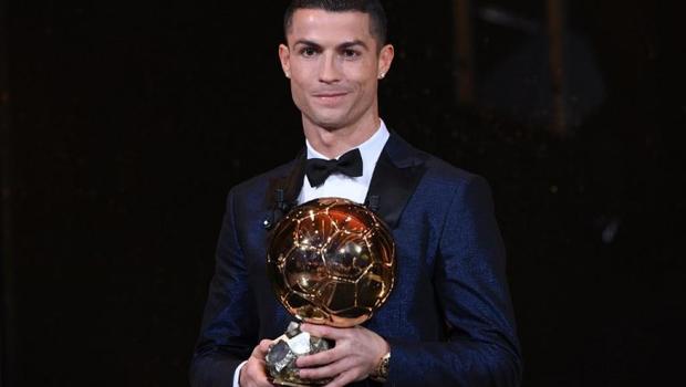 رونالدو به جای مراسم توپ طلا کجا رفت؟ + عکس