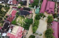 تلفات سیل در اندونزی به ۱۷۴ تن افزایش یافت (1)