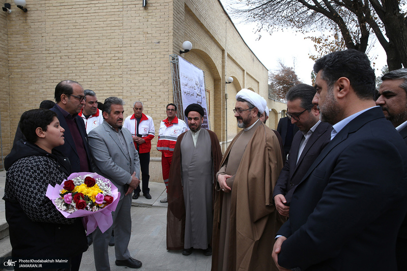 بازدید آیت الله دری نجف آبادی از نمایشگاه عکس امام دل‌ها‎