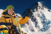 یک ایرانی بر بلندای چهارمین قله مرتفع دنیا