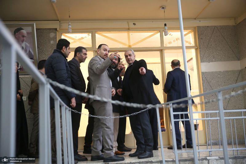 تجدید میثاق شهردار منطقه یک تهران و جمعی از معاونین با امام خمینی (س)