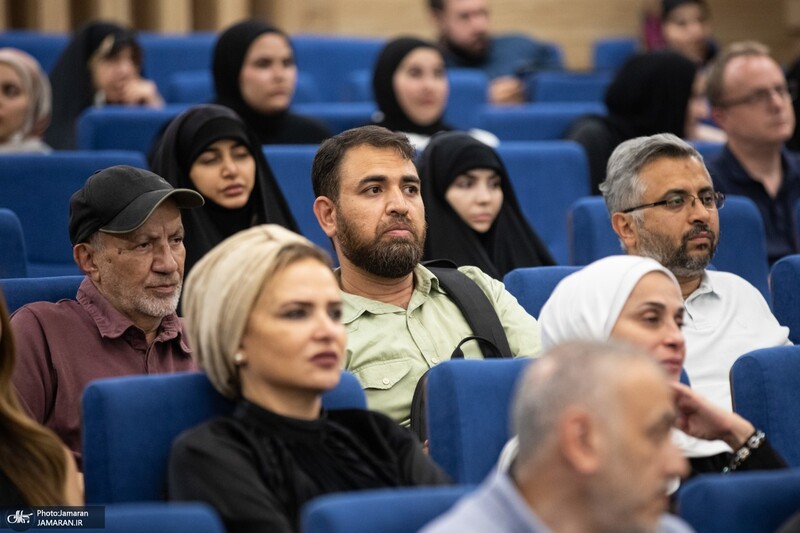 مراسم رونمایی از مستند «زیر سایه ام کامل» شب