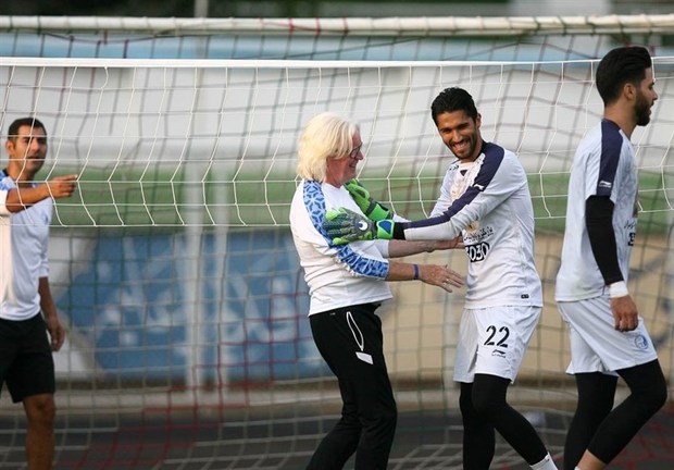 ماجرای حسینی و واکنش رحمتی در اتوبوس استقلال
