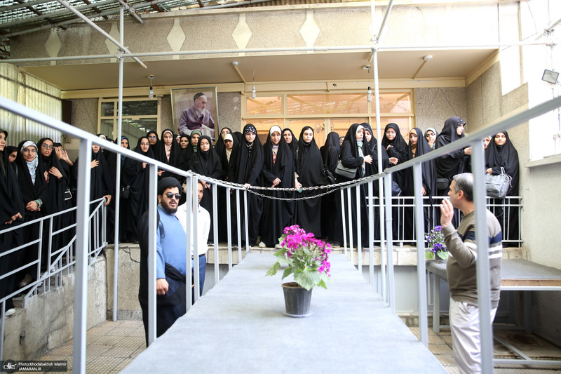 بازدید جمعی از دانشجویان دانشگاه فرهنگیان اراک از بیت امام خمینی (س) در جماران