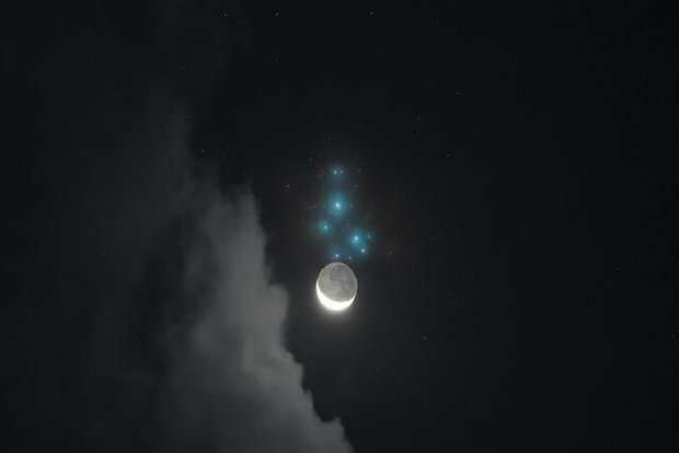 ملاقات ماه با خوشه پروین
