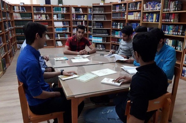 کتابخانه ها با برنامه های فرهنگی متنوع جوانان را جذب کنند