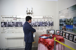 بازدید عبدالکریم حسین‌زاده، معاون امور توسعه روستایی و مناطق محروم کشور  از بیت امام خمینی (س) در جماران