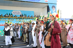 مراسم رژه نیروهای مسلح در جوار حرم مطهر امام خمینی (س)