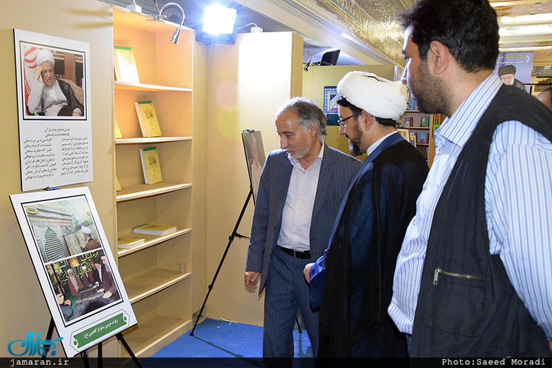غرفه موسسه تنظیم و نشر آثار امام خمینی(س) در نمایشگاه بین المللی قرآن کریم