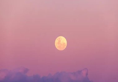 میکروماه شنبه شب در آسمان نمایان می شود
