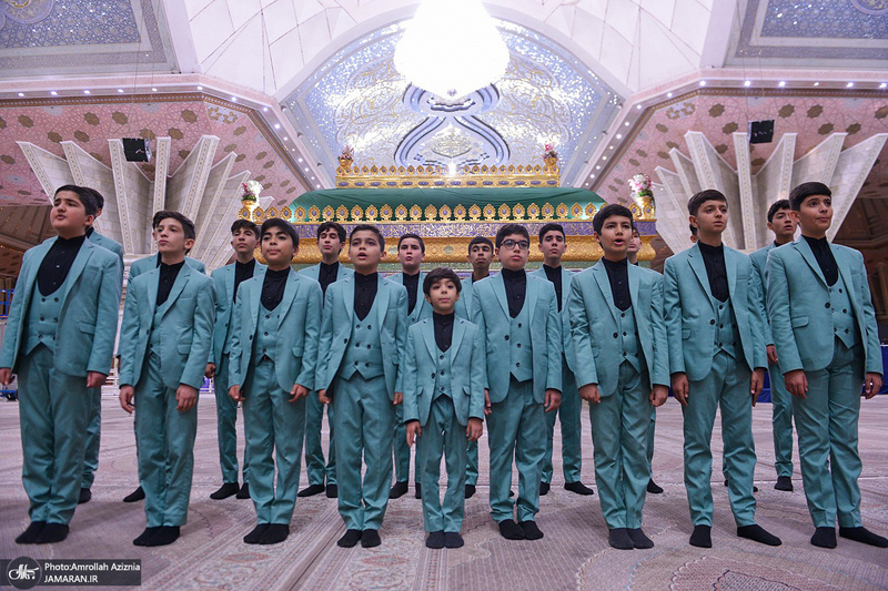 اجرای گروه همخوانی سیمرغ وزات دفاع در حرم مطهر امام خمینی (س)