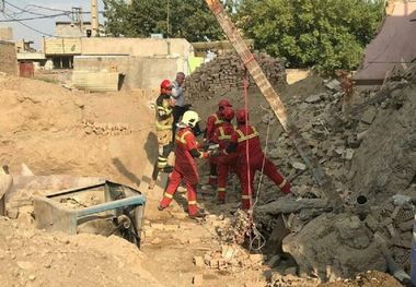 مدفون شدن ۴ کارگر بر اثر ریزش آوار در شبستر