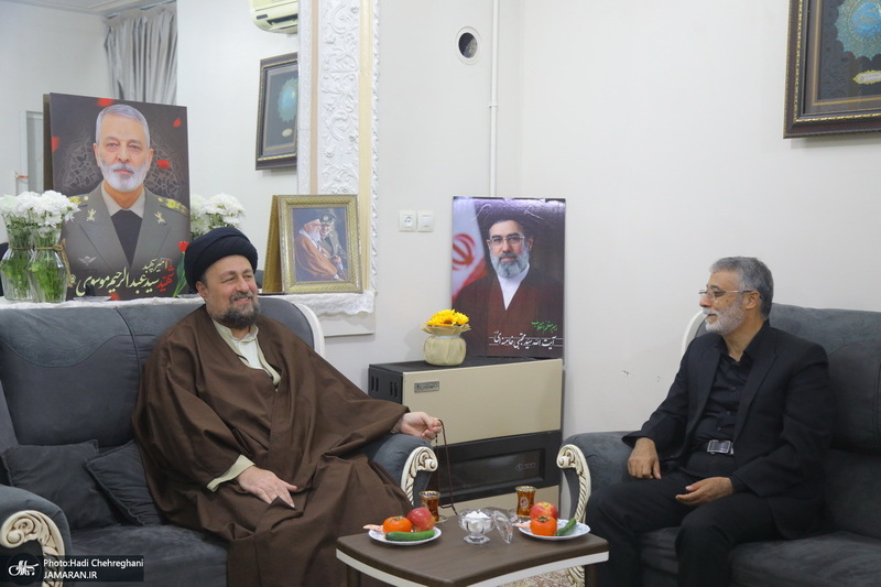 حضور آیت الله سید حسن خمینی در منزل پدر شهید موسوی