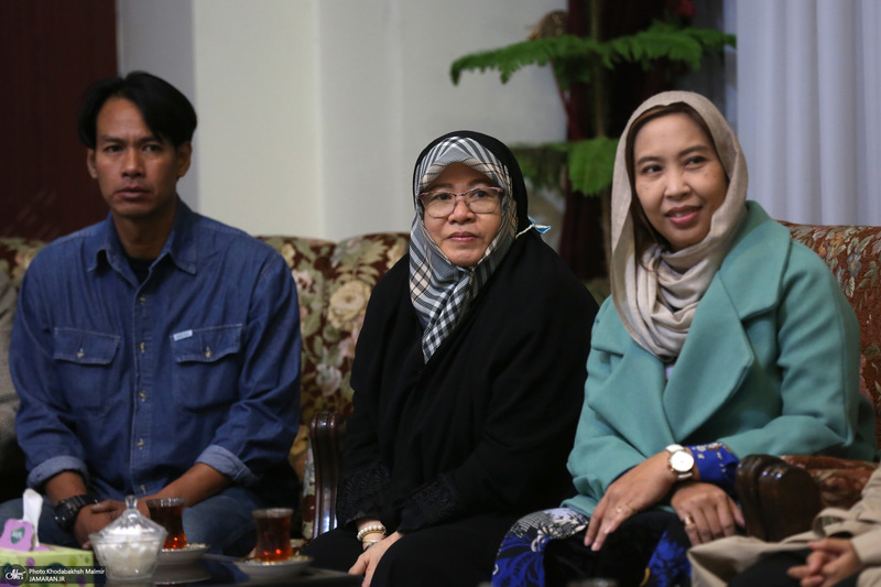 دیدار جمعی از اساتید ودانشجویان کشور تایلند با سید حسن خمینی