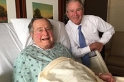بوش پدر در بیمارستان بستری است