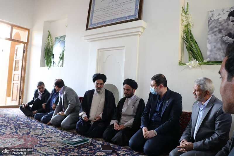 حضور معاون رئیس جمهور و رئیس بنیاد شهید و امور ایثارگران در بیت تاریخی امام در خمین