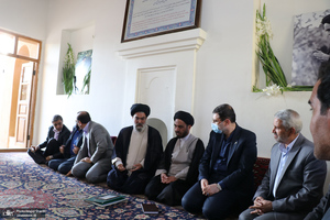 حضور معاون رئیس جمهور و رئیس بنیاد شهید و امور ایثارگران در بیت تاریخی امام در خمین