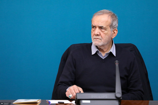 پزشکیان: وقتی جایی مشکل وجود دارد یعنی ما نتوانستیم کاری کنیم/ باید با عمل ثابت کنیم که خدمت‌گزار مردمیم/ وقتی جایی مشکل وجود دارد اگر منتظر باشید که پول بیاید و کار کنید دیگر مدیریت چقدر می‌تواند معنا داشته باشد؟