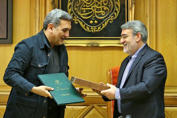 وزیر کشور حکم شهردار جدید تهران را اعطا کرد/ رحمانی فضلی: همه دستگاههای قانونی باید از شهردار حمایت کنند