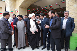 بازدید آیت الله دری نجف آبادی از نمایشگاه عکس امام دل‌ها‎