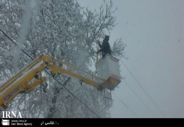 برف سبب قطعی برق 210 هزار مشترک در البرز شد