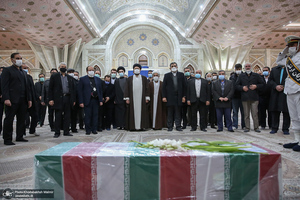 وداع با پیکر مطهر شهید محسن فخری زاده در حرم امام خمینی(س)