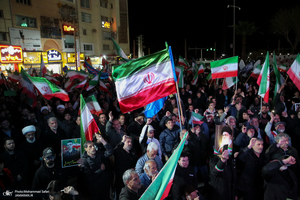 حرکت دسته مردمى پرچمداران ایران به مناسبت روز جمهوری اسلامی ایران-۲