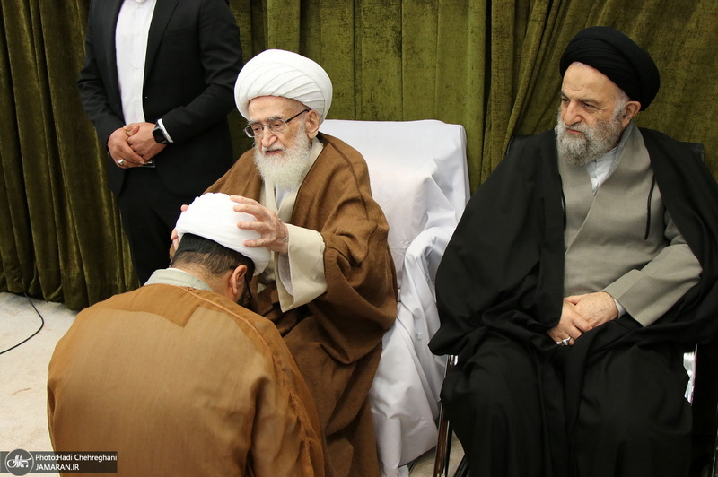 عمامه گذاری طلاب در روز عید مبعث توسط مراجع عظام تقلید‎‎