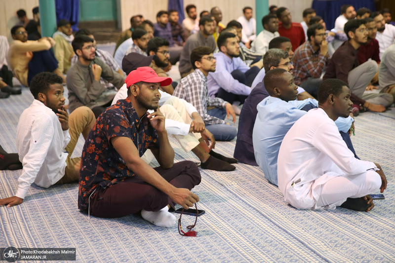 بازدید جمعی از طلاب خارجی جامعه المصطفی (ص) العالمیه از بیت امام خمینی (س) در جماران