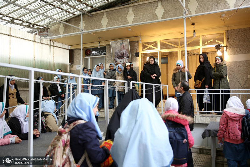 تجدید میثاق اقشار مختلف مردم با آرمان های حضرت امام(س) در حسینیه جماران