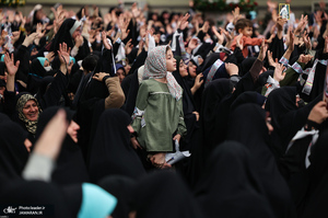 دیدار هزاران نفر از زنان و دختران با رهبر معظم انقلاب