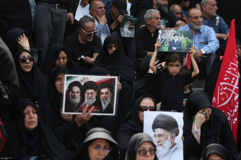 مراسم وداع با رهبر شهید انقلاب در مصلی تهران