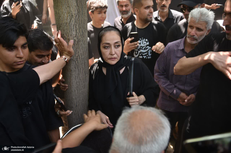 مراسم خاکسپاری مرحوم اکبر عبدی در قطعه هنرمندان