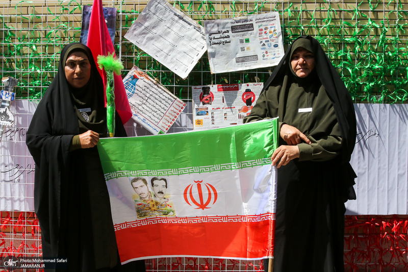 دیدار خادمان امام رضا (ع) با خانواده های شهدای شهرستان فسا