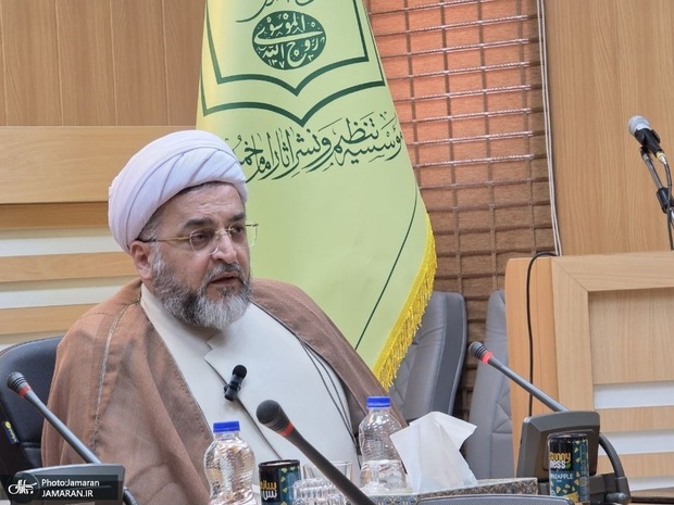 هادی سروش: امام خمینی(س) تقدس و تحجر را به عنوان خطر مطرح کرده‌‎اند/ ایشان درس فلسفه و عرفان را در حوزه علمیه گذاشتند و هزینه‌اش را هم دادند/ متحجرین واقعیات اجتماعی را نمی‌پذیرند/ تحجر امروز را باید شناخت