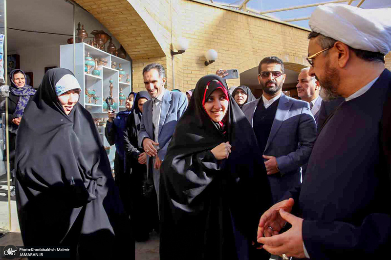 بازدید زهرا بهروزآذر، معاون رئیس جمهور از بیت تاریخی امام در خمین