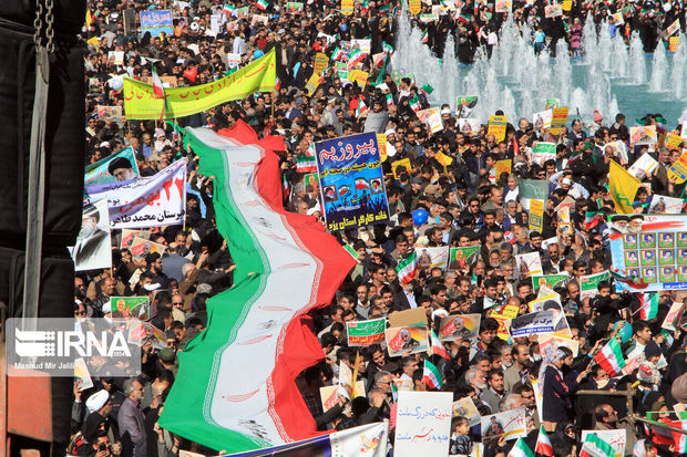 حضور مردم میبد در راهپیمایی ۲۲ بهمن