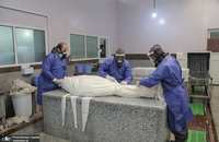 تغسیل با آب متوفیان مبتلا به کرونا در بهشت زهرا(س) تهران