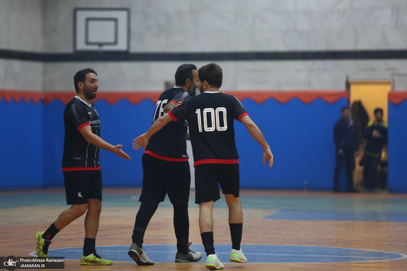 مسابقه فوتسال خیریه بین تیم هنرمندان و منتخب بنیاد حضرت زینب (س)