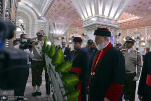 ادای احترام رهبر جهانی آشوریان به حضرت امام خمینی (س)