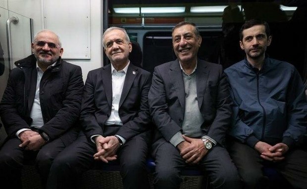 قائم پناه: همراه مردم و رئیس جمهور با مترو از راهپیمایی بازگشتیم + عکس