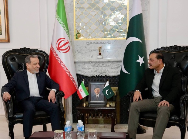 وزارت خارجه: عراقچی با فرمانده ارتش پاکستان دیدار و در مورد تحولات مربوط به آتش‌بس و پایان جنگ گفت‌وگو کرد