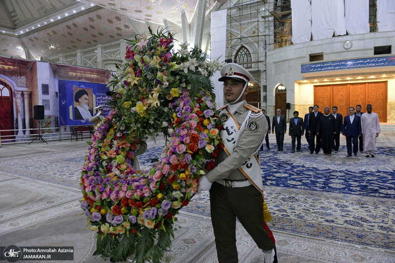 ادای احترام دبیرکل اوپک نسبت به مقام شامخ امام خمینی(س)