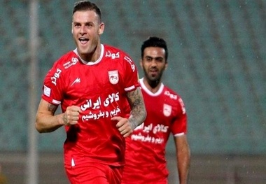 مهاجم مدنظر پرسپولیس به دبی رسید
