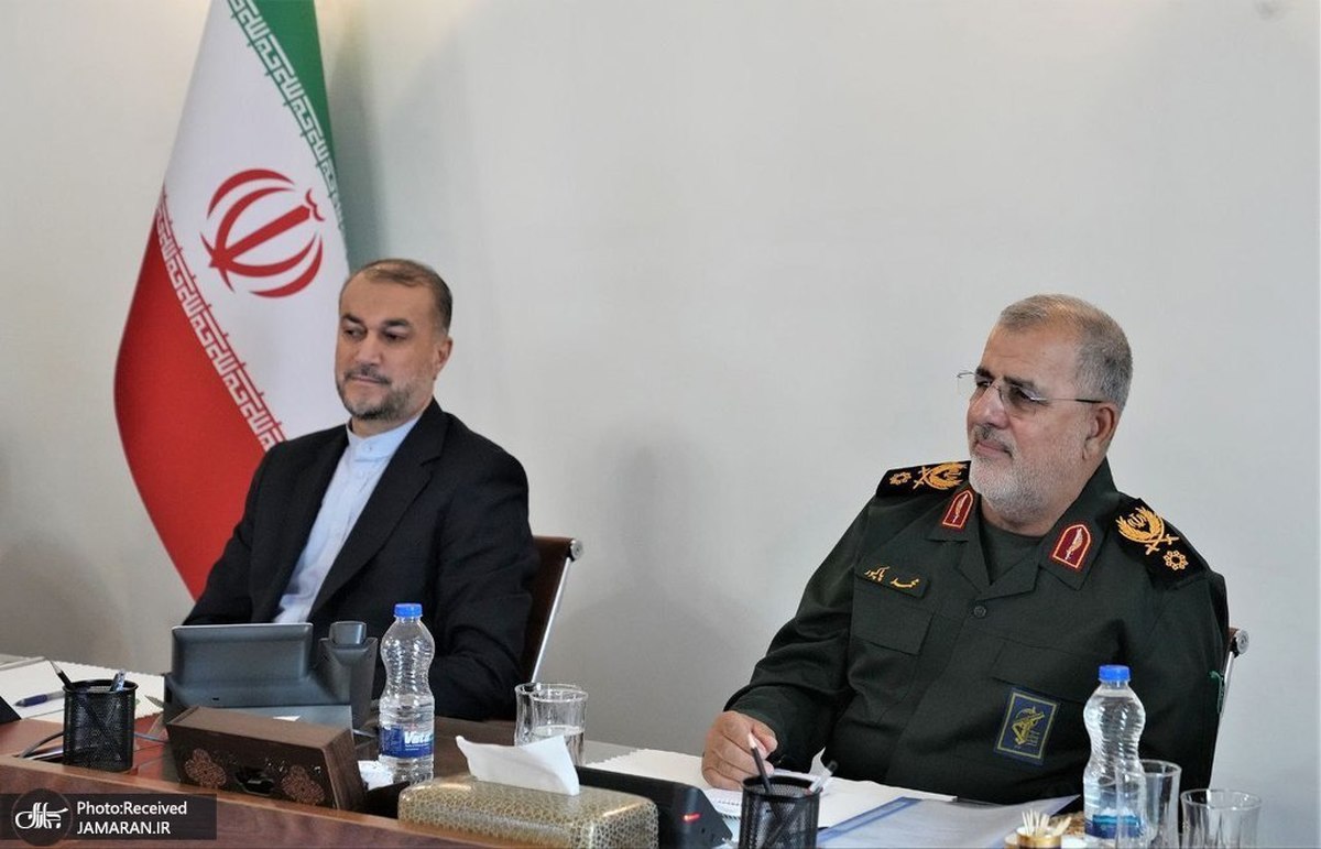 نشست هم‌اندیشی وزیر خارجه با فرمانده نیروی زمینی سپاه در موضوع امنیت  - گزارش تصویری