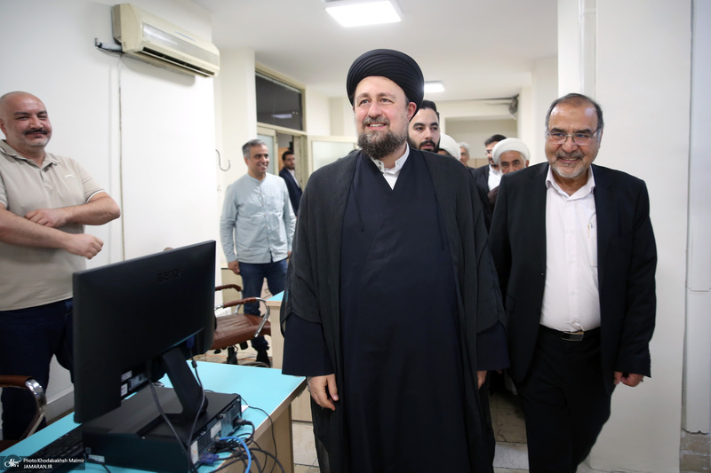بازدید «سید حسن خمینی» از موسسه مطبوعاتی ایران