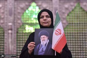 اجرای سرود دانش آموزی در حرم مطهر امام خمینی